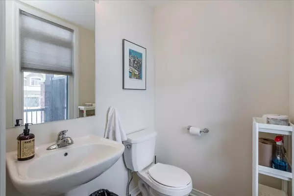 Collingwood, ON L9Y 0W9,48 Portland ST