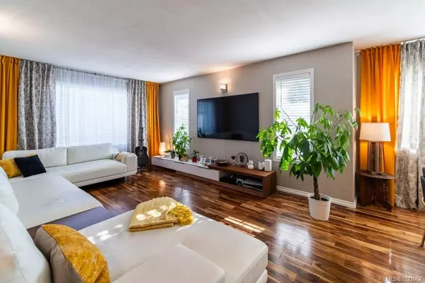 749 Marchmont Rd, Duncan, BC V9L 2L9