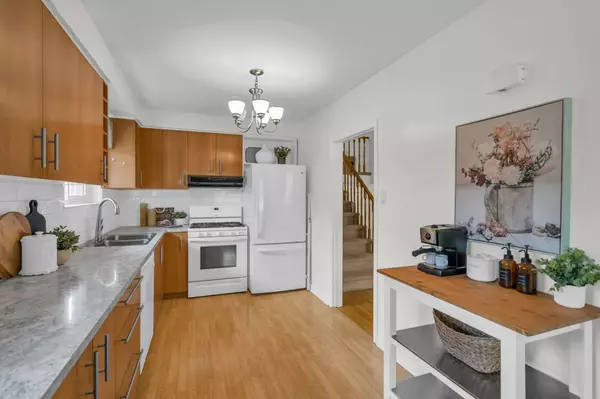 Toronto W08, ON M8Z 3C2,47 Graystone GDNS