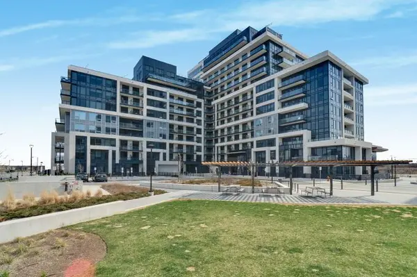 3200 William Coltson AVE #318, Oakville, ON L6H 7W8