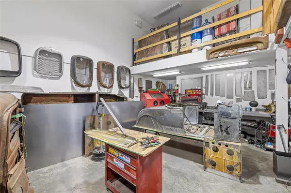 Qualicum Beach, BC V9K 2B1,4134 Island Hwy W #5