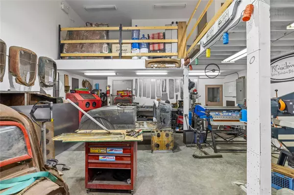 Qualicum Beach, BC V9K 2B1,4134 Island Hwy W #5