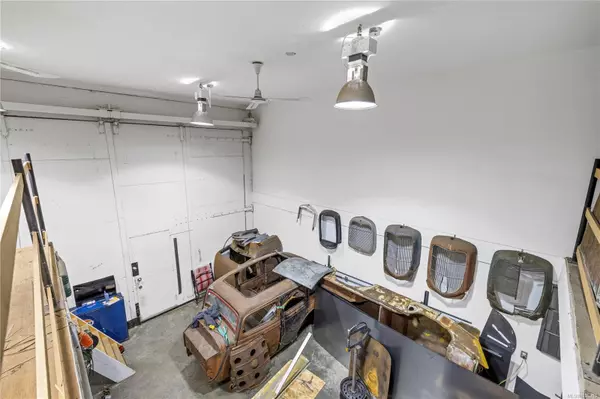 Qualicum Beach, BC V9K 2B1,4134 Island Hwy W #5