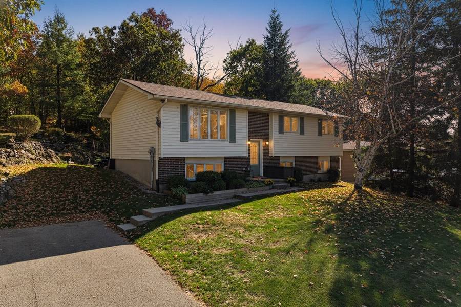 3127 2 HWY, Kingston, ON K7L 5H6