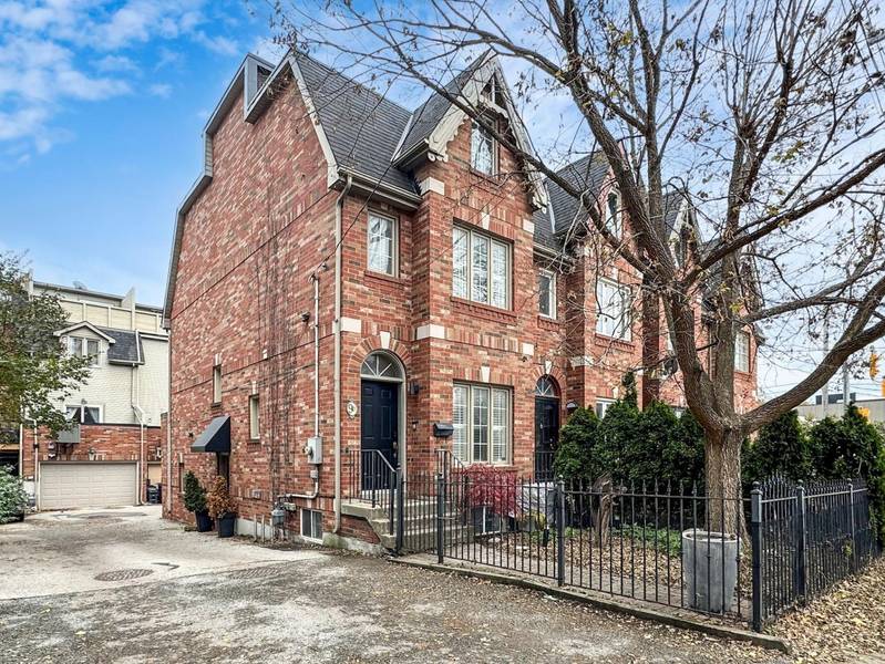 9D Woodfield RD, Toronto E01, ON M4L 2W4