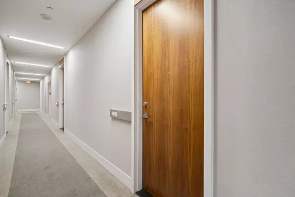 Toronto C02, ON M4V 1N5,111 St Clair AVE W #610