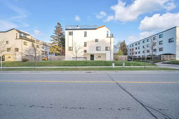 1058 Falgarwood DR #132, Oakville, ON L6H 2P3