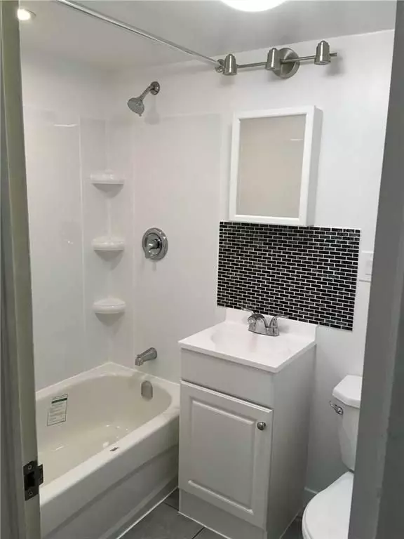 Toronto W04, ON M6B 3Y4,940 Caledonia RD #403