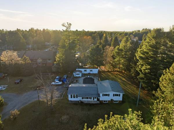 62 Airport RD, Addington Highlands, ON K0H 2G0