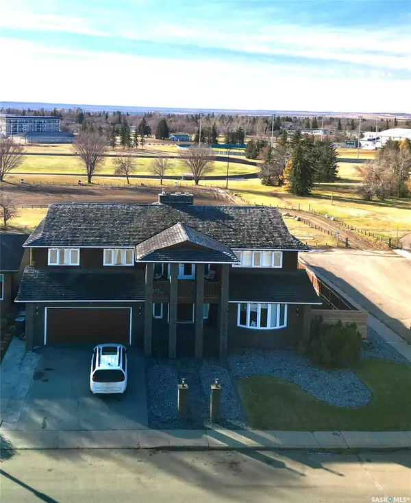 2198 Douglas AVENUE, North Battleford, SK S9A 3M3