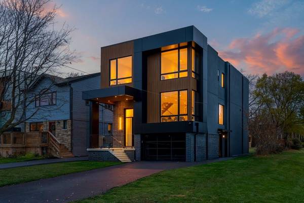 33 Twelfth ST, Toronto W06, ON M8V 3G8