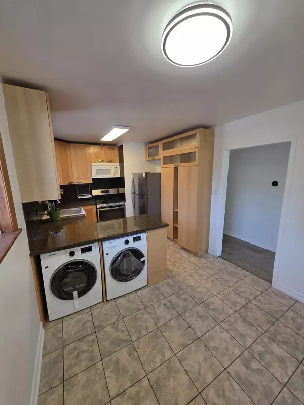 Aurora, ON L4G 2C4,95 Murray DR