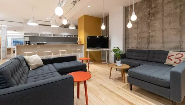 Toronto C01, ON M5V 2A9,485 Queen ST W #200