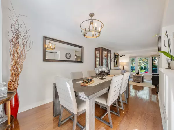 Aurora, ON L4G 4Z8,30 Moffat CRES