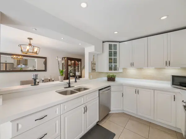 Aurora, ON L4G 4Z8,30 Moffat CRES