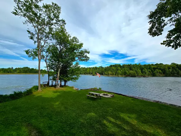 Tay Valley, ON K7H 3C7,510 CHERIE HILL LN