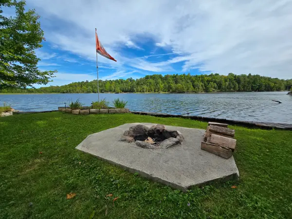 Tay Valley, ON K7H 3C7,510 CHERIE HILL LN