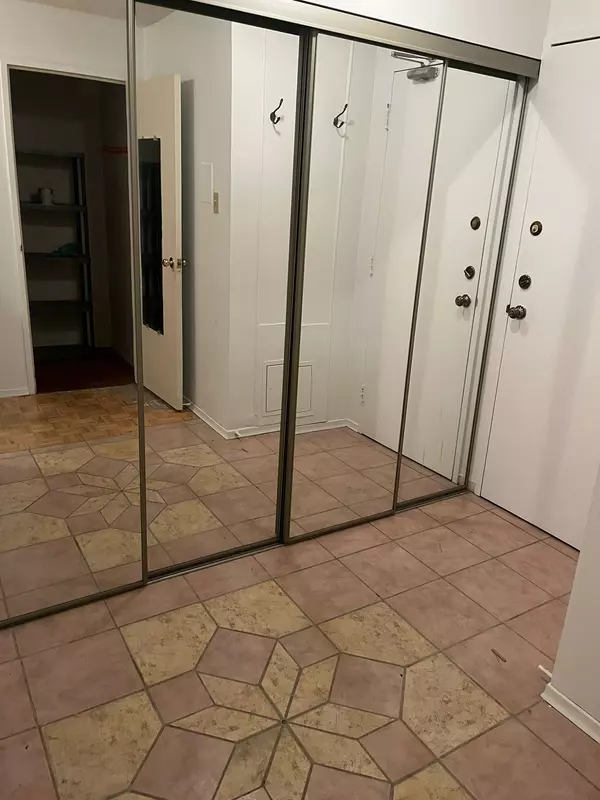 Vanier And Kingsview Park, ON K1L 8C9,158B McArthur AVE #204