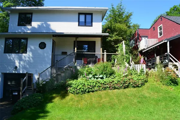 5 Appledore Place, St. John's, NL A1B 2W8