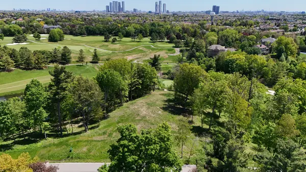 167 National DR, Vaughan, ON L4L 3R2