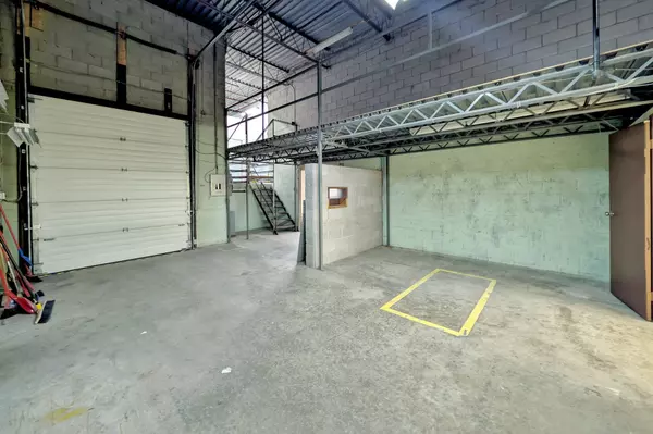 Toronto W10, ON M9V 4A8,20 Baywood RD #2