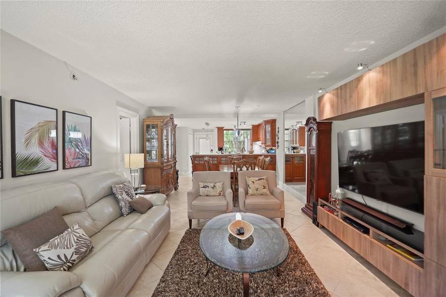 2998 NW 48th Terr #220, Lauderdale Lakes, FL 33313