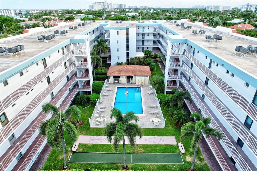 4629 Poinciana St #204, Lauderdale By The Sea, FL 33308