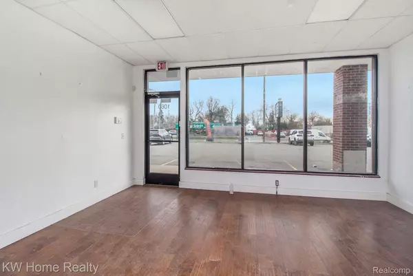 Waterford, MI 48328,1060 W HURON ST