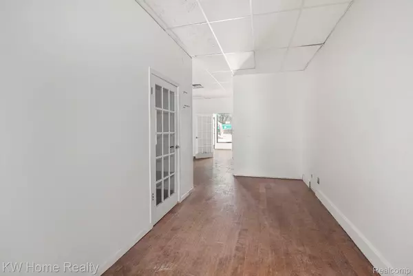 Waterford, MI 48328,1060 W HURON ST