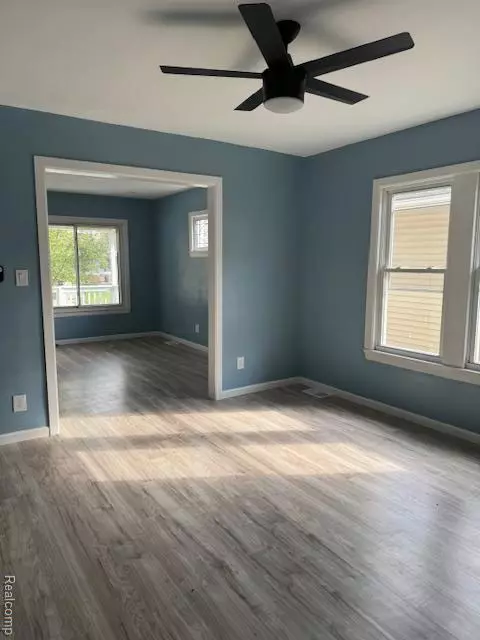 Wyandotte, MI 48210,6624 SW Barton ST