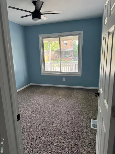 Wyandotte, MI 48210,6624 SW Barton ST