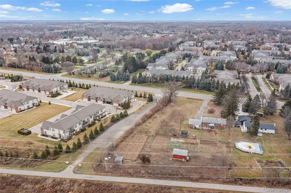 2041 W Maple Road, Commerce Charter Township, MI 48390