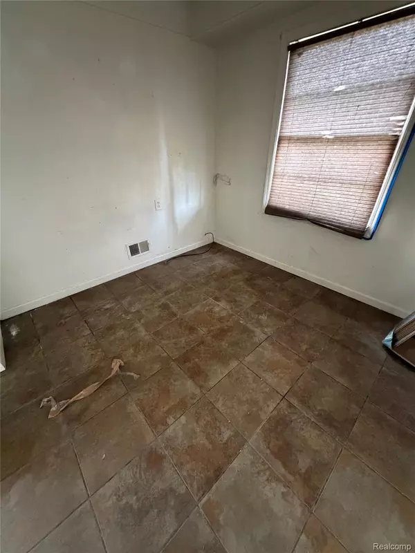 Detroit, MI 48205,15220 Tacoma ST