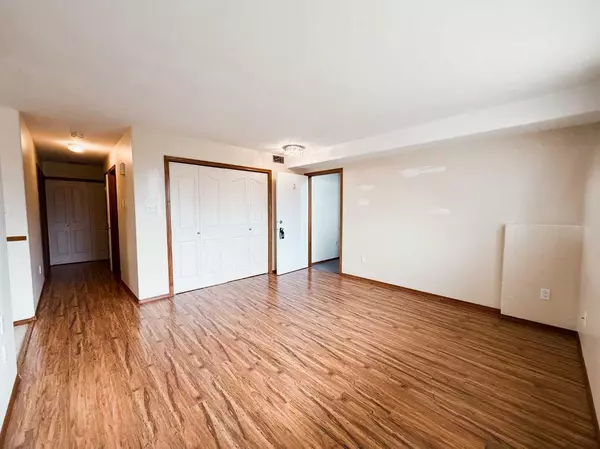 Beaverlodge, AB T0H 0C0,1006 3 AVE #3