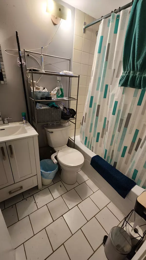 Toronto C08, ON M4Y 1K2,50-52 Dundonald ST