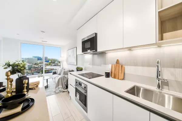 Barrie, ON L4N 1S9,39 Mary ST #1005