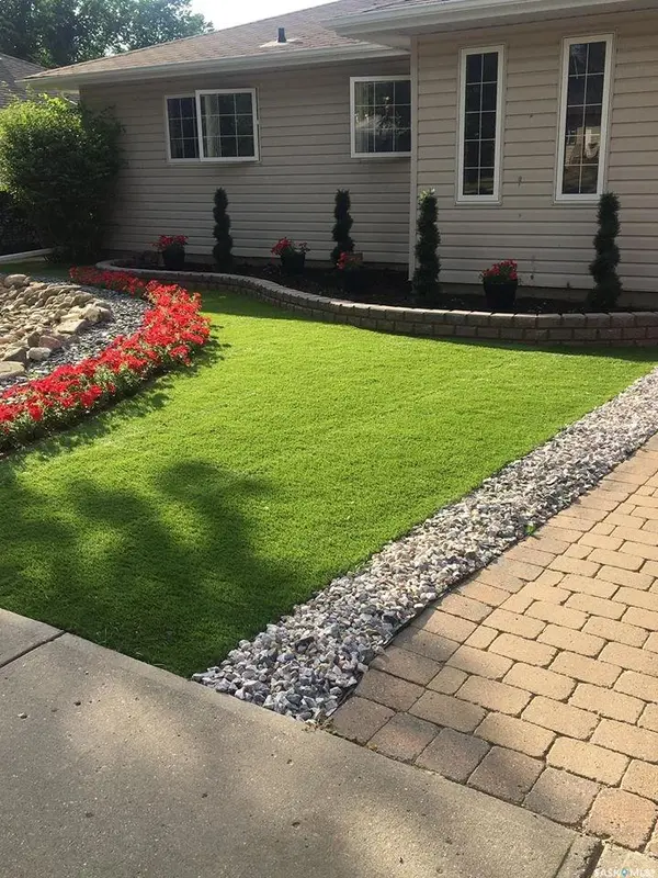 216 Dominion ROAD, Assiniboia, SK S0H 0B0