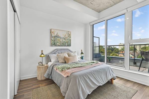 57 Brock AVE #503, Toronto W01, ON M3H 3N2