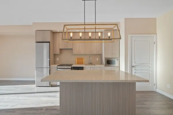 Burlington, ON L7T 0B8,457 Plains RD E #322