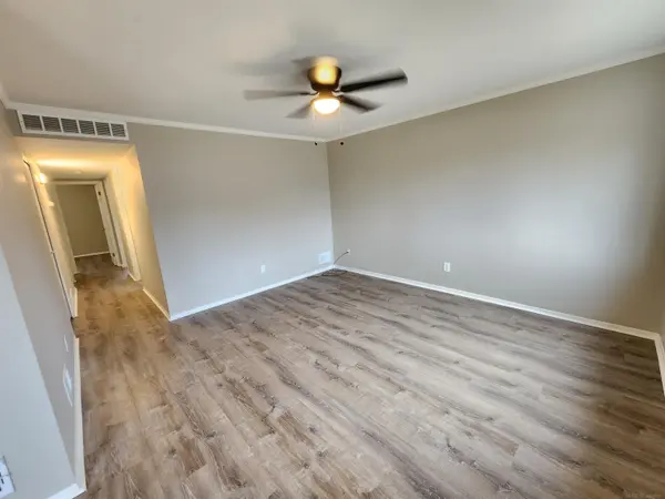 17405 Ivanhoe ST, Roseville, MI 48066