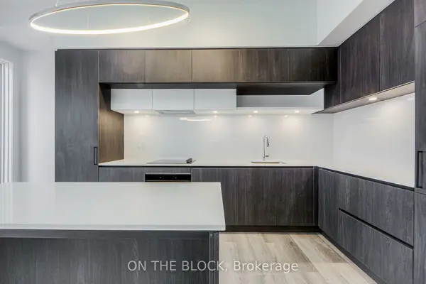 15 David Eyer RD #1415, Richmond Hill, ON L4S 0N2