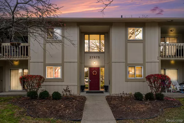 27875 Berrywood LN #81, Farmington Hills, MI 48334