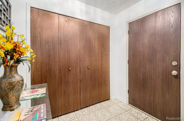 Farmington Hills, MI 48334,27875 Berrywood LN #81