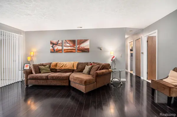 Farmington Hills, MI 48334,27875 Berrywood LN #81