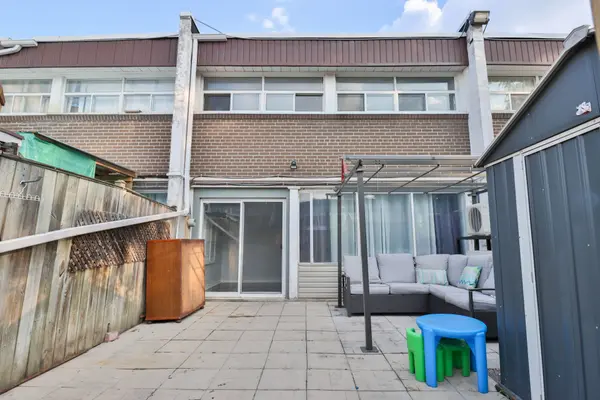 Toronto W05, ON M3N 2L8,34 Venetian CRES #144