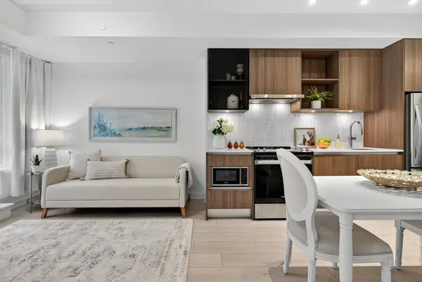 405 Dundas ST W #418, Oakville, ON L6M 4M2