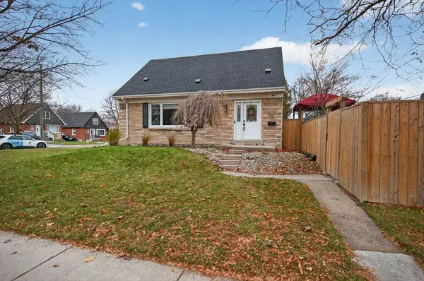 52 Sylvia CRES, Hamilton, ON L8K 2A9