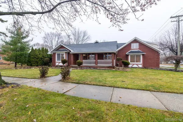 30000 Oakgrove ST, St. Clair Shores, MI 48082