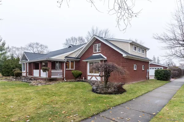 30000 Oakgrove ST, St. Clair Shores, MI 48082