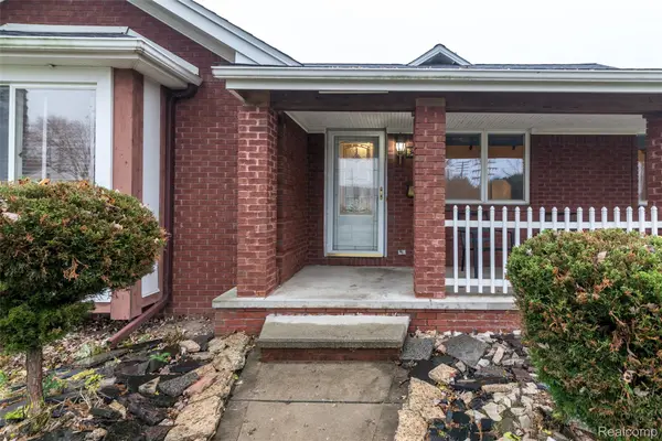 30000 Oakgrove ST, St. Clair Shores, MI 48082